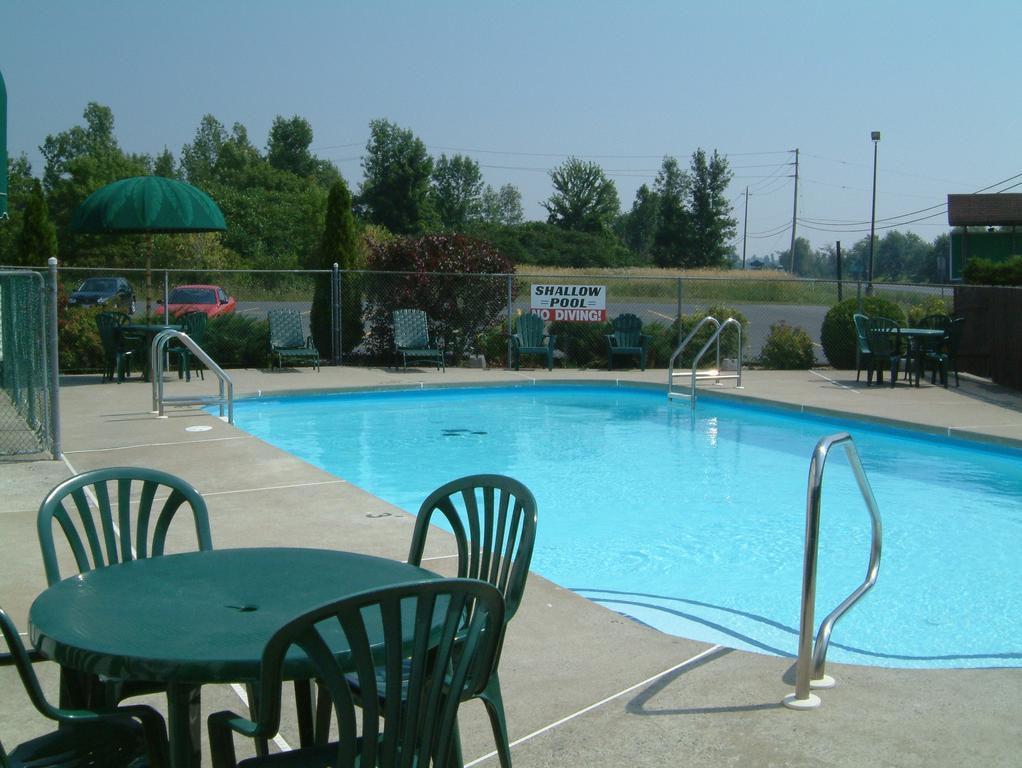 Mcintosh Country Inn & Conference Centre Morrisburg Kültér fotó